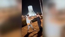 Casal de jovens namorados iranianos é preso por dançar em público (Anônimo/AFP - 31.1.2023)